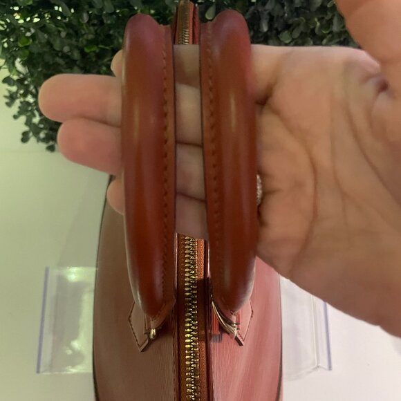 A cond Louis Vuitton Alma PM Bag in Epi Leather Brown/Cognac w/FREE COA! - Picture 3 of 15